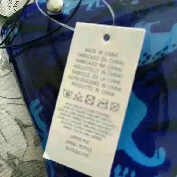 Boys size 5 rain boots that light up new never worn​ - Picture 4 of 8